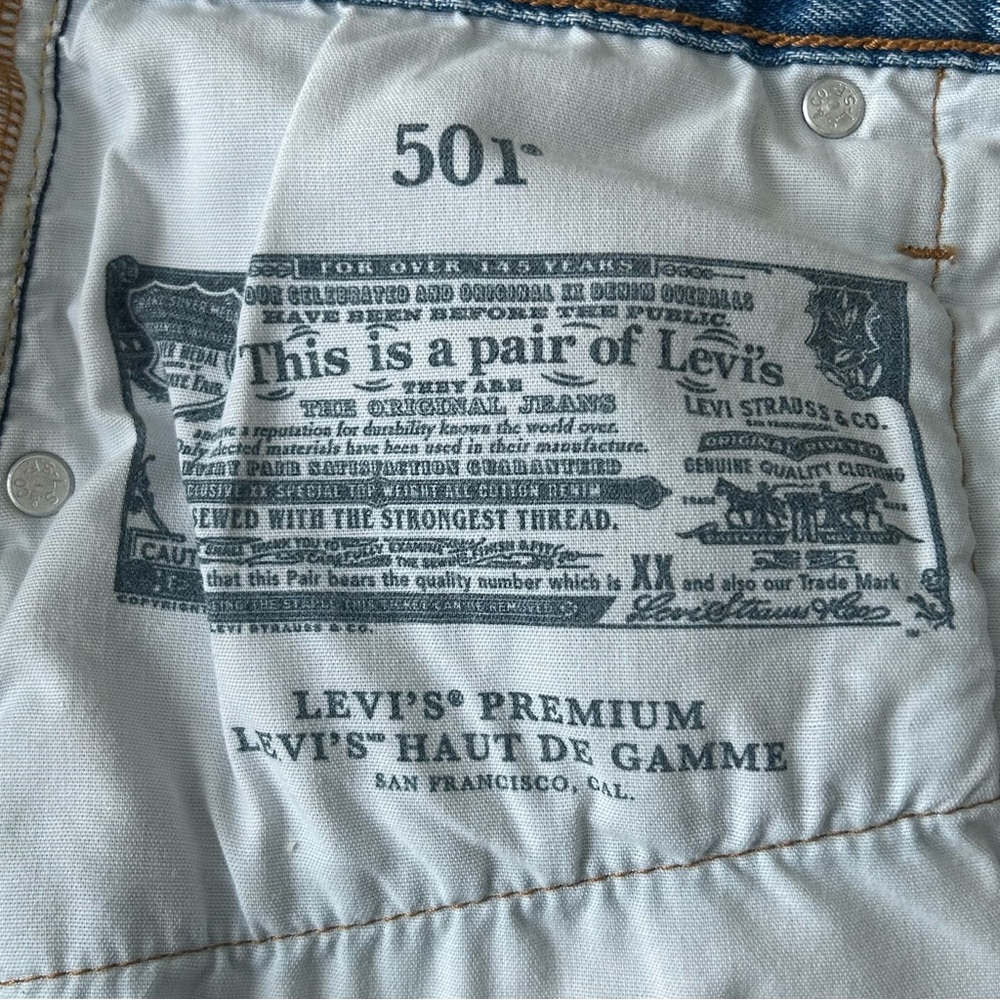 Levi’s 501 cutoff destructed denim 2.5”‎ raw hem high rise shorts - Picture 6 of 10
